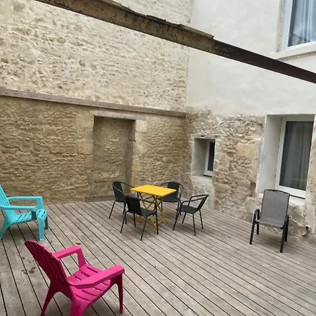 Locations Cures Et 1er Etage Gauche 公寓式酒店 3*